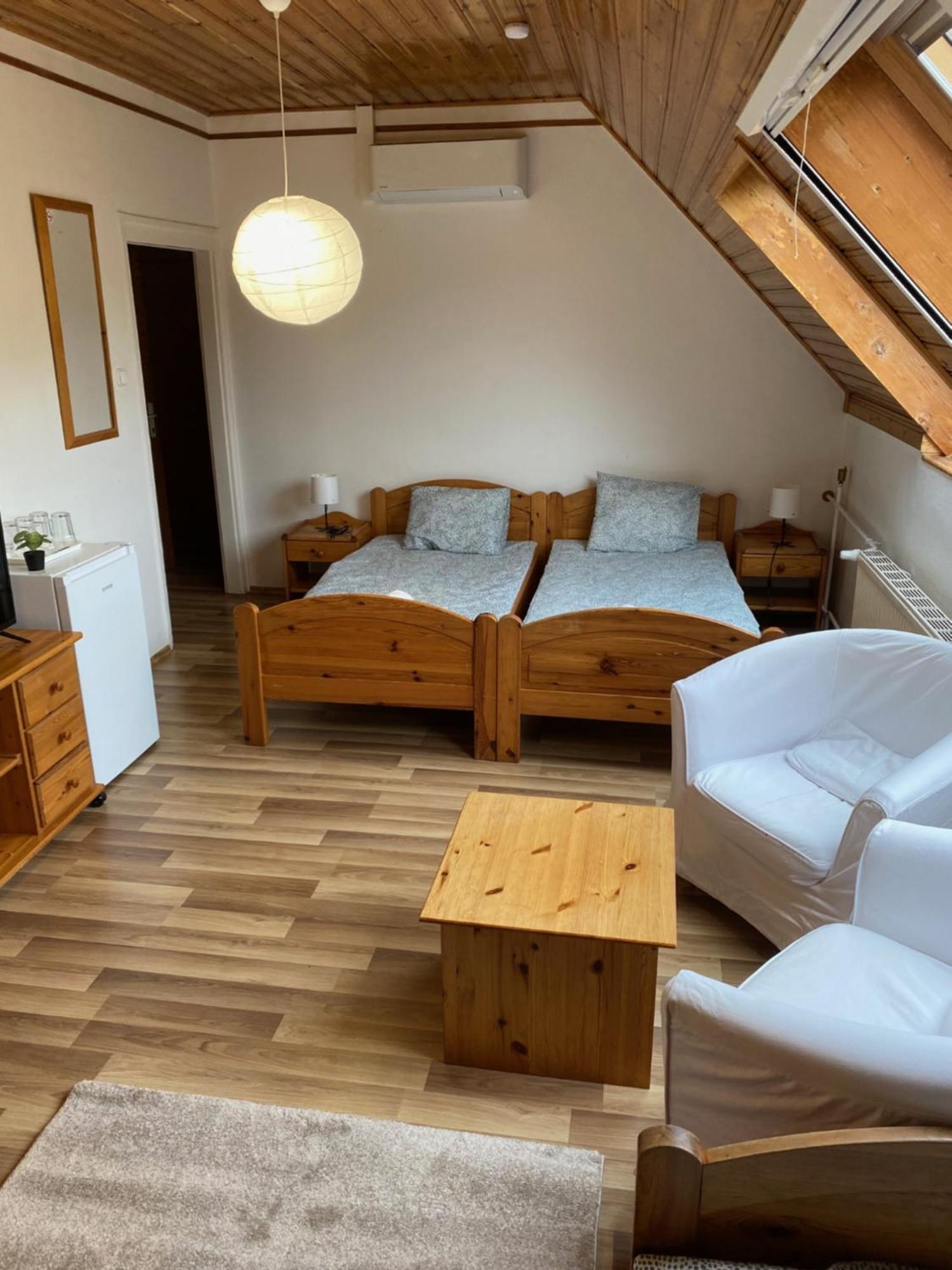 Global Apartmanhaz ボニャルツバシュ エクステリア 写真